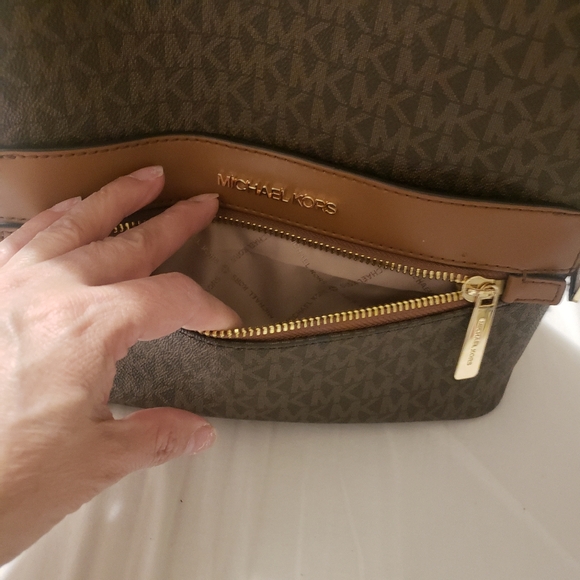 NEW MICHAEL KORS KENLY MEDIUM BACKPACK BROWN SIGNATURE COLOR - Picture 9 of 14